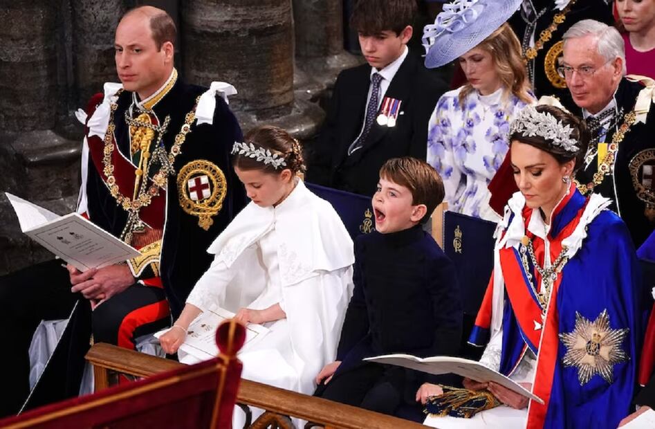 El príncipe Luis mira al techo durante la coronación
Foto: YUI MOK - AP