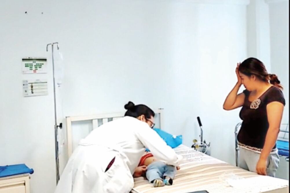 'Carencias'. El menor presentó un paro respiratorio; médicos argumentaron que no tenían aparatos para reanimarlo.