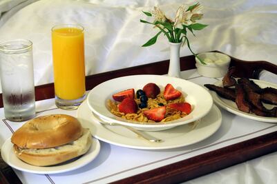 Razones por las que no debes pedir servicio al cuarto