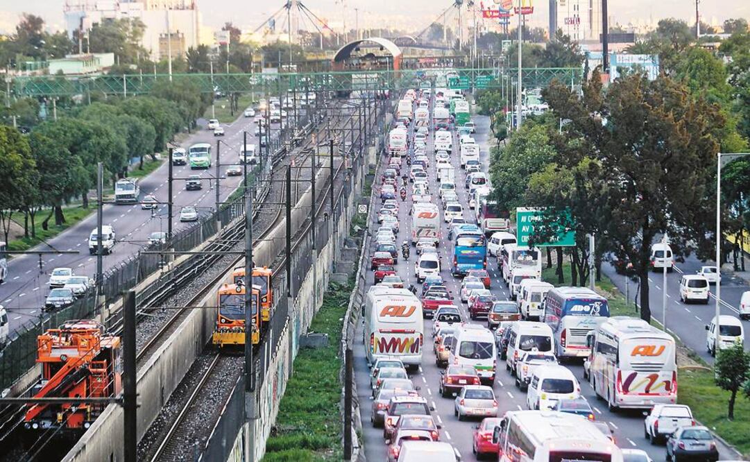 Ante las quejas de los usuarios por las afectaciones de la obra, Miguel Ángel Mancera dijo que se buscarán mecanismos para aminorar el impacto negativo en sus traslados, como mejorar el servicio exprés