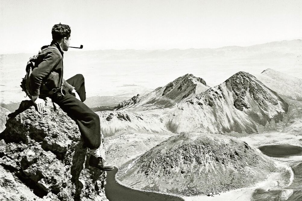 Autorretrato en el Nevado de Toluca, estado de México, década de los 50, es una de las imágenes que integran la exposición El fotógrafo Juan Rulfo que se inauguró ayer en el Museo Amparo de Puebla (JUAN RULFO. CORTESÍA MUSEO AMPARO Y FUNDACIÓN JUAN RULFO)
