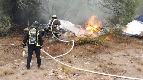Se desploma avioneta en Carretera Federal 15 en Sonora; reportan ilesos a tripulantes 