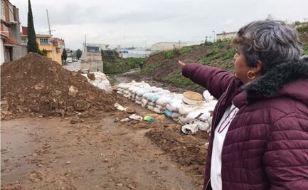 Más de 300 familias temen por desbordamiento de río en Atizapán