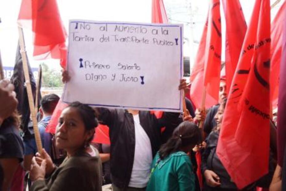 Protestan contra aumento de pasaje en transporte urbano en Oaxaca