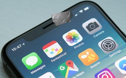 Por qué deberías ponerle una cinta a la cámara de tu celular 