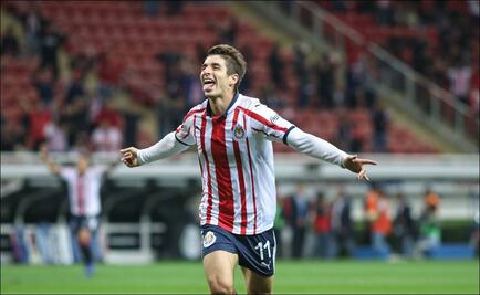Isaác Brizuela renueva con Chivas