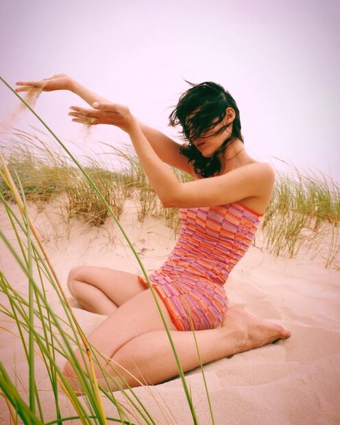 Conoce el vestido playero de Úrsula Corberó perfecto para la primavera