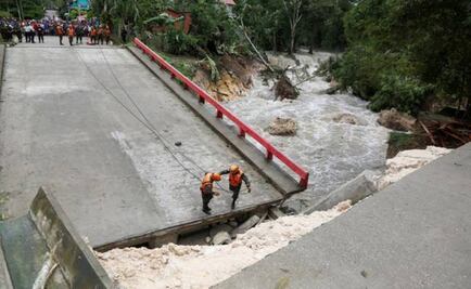 Tropical storm Earl moves along Mexico's Gulf coast