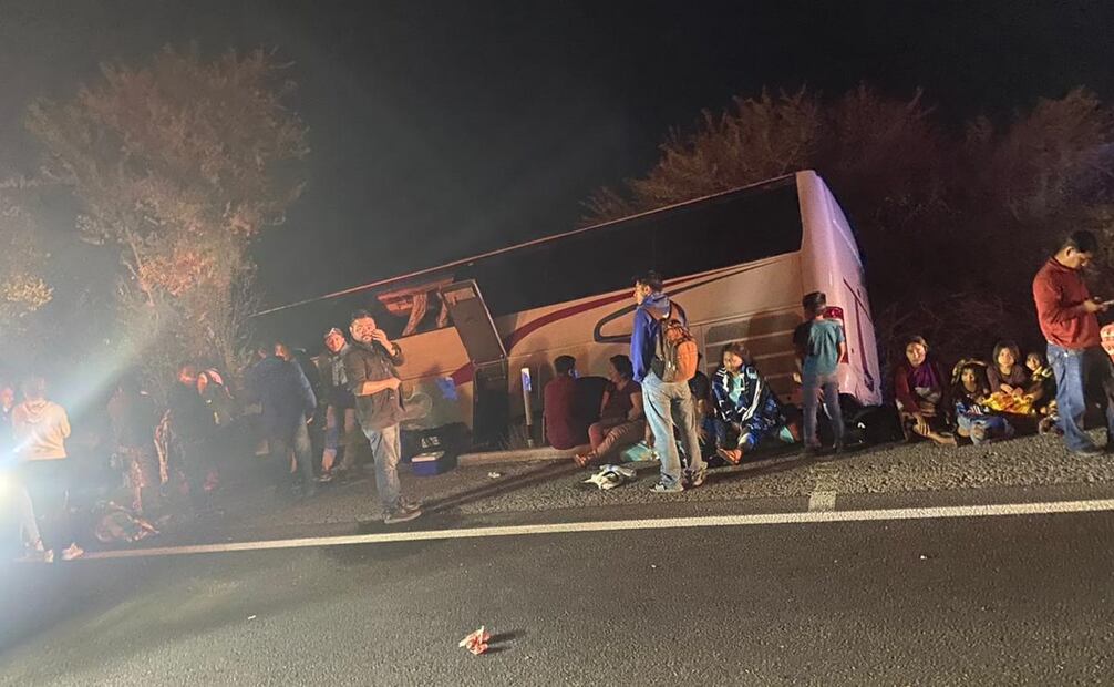 En el que un autobús de pasajeros procedente del estado de Chiapas, se impacto contra un tráiler. Foto: cortesía