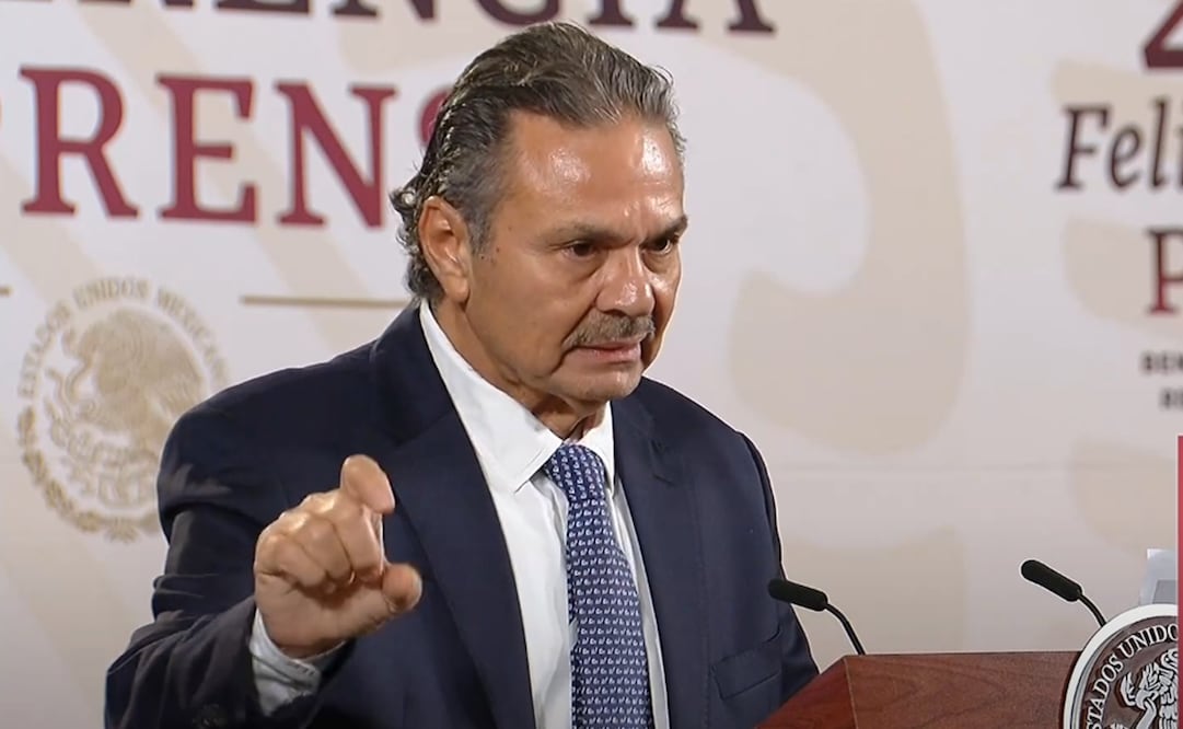 Octavio Romero Oropeza, director de Pemex, asistió a la mañanera para ampliar el caso de María Amparo Casar. Foto: Especial