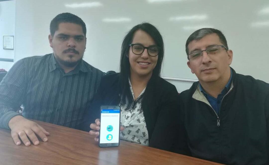 Omar García Vázquez, Tania Giselle Alcántara Medina y el profesor Jorge Fernando Veloz Ortiz. Foto: Agencia Informativa Conacyt