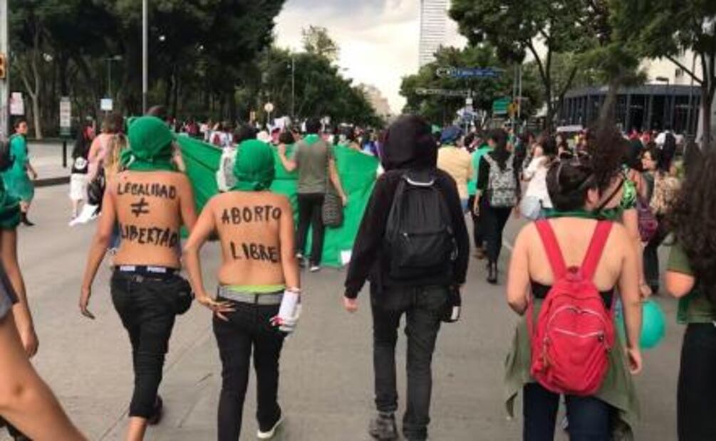 “Marea verde” a favor del aborto llega al Hemiciclo a Juárez 