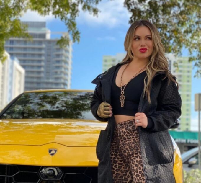 Chiquis Rivera luce labios impactantes en esta cuarentena