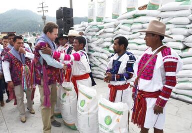 Entregan apoyos a productores indígenas afectados por sequía en Chiapas