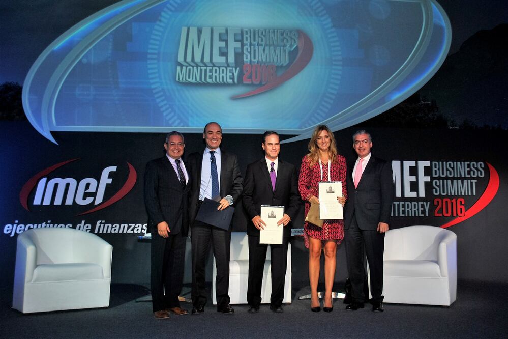 El director general de Banco Sabadell México, Francesc Noguera (segundo de izquierda a derecha), aseguró que la institución española mantendrá sus planes de inversión y crecimiento en el territorio mexicano. (FOTO: ESPECIAL)