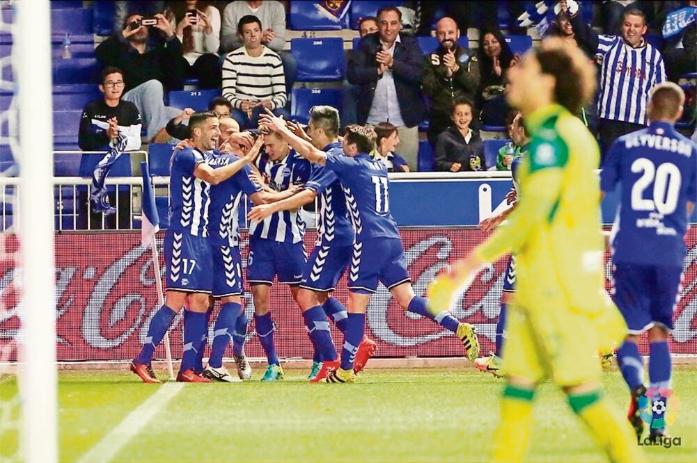 Guillermo Ochoa aceptó tres goles del Alavés, que ayer venció al Granada (CLUB GRANADA)