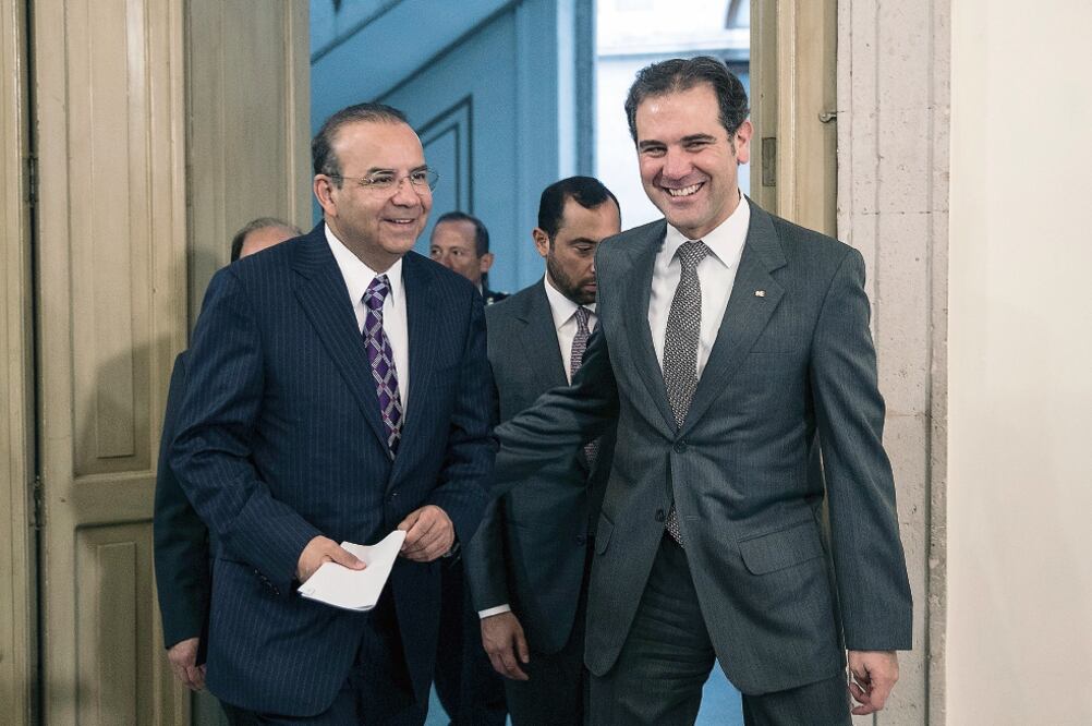 Alfonso Navarrete Prida, secretario de Gobernación, y Lorenzo Córdova Vianello, presidente del INE, pusieron en marcha La vigilancia el protocolo de protección para los aspirantes presidenciales y candidatos al Congreso de la Unión (CRISTOPHER R.)