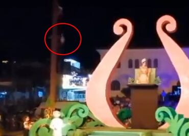 Voladora de Papantla cae de 15 metros durante la Feria de Huachinango y muere