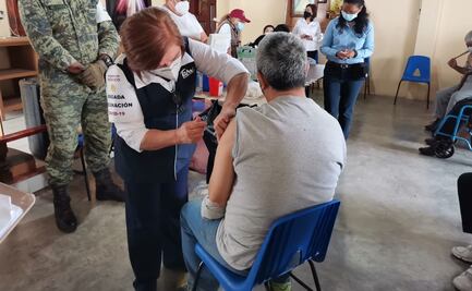 Vacunan contra Covid-19 a internos en penales de Tamaulipas 