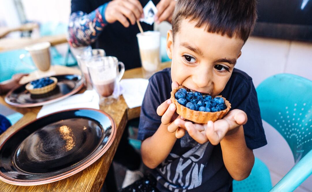 Estos restaurantes ofrecen espacios y menús especiales para niños y hasta cuidadoras. (Foto: iStock)