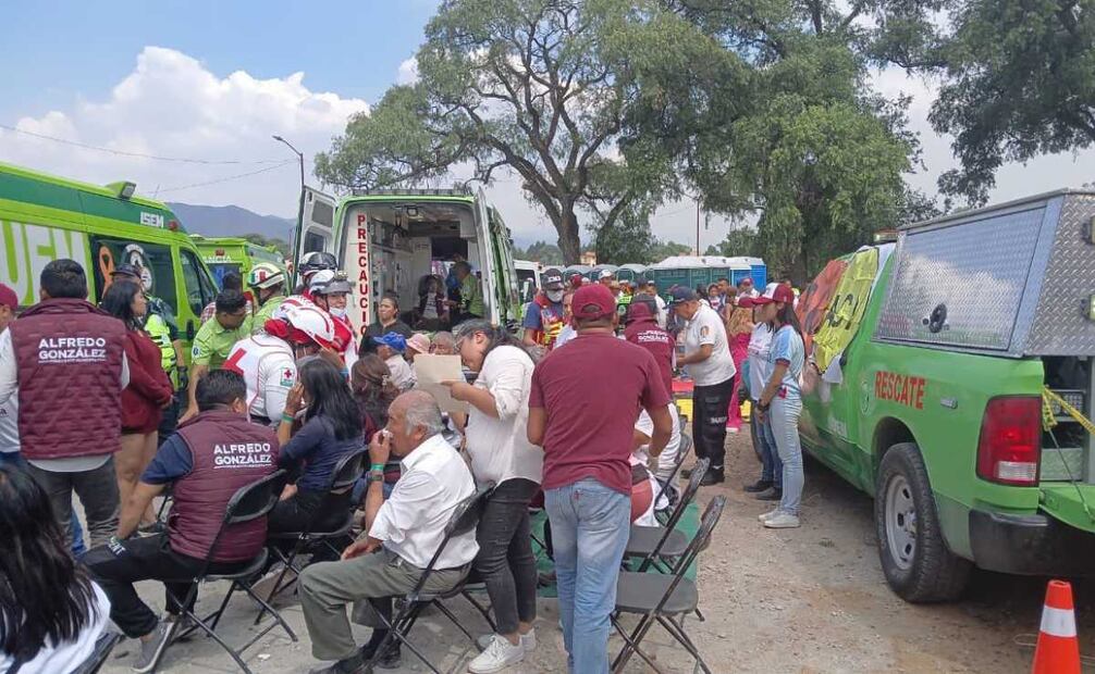 Paramédicos atendieron a decenas de personas policontundidas, pero ninguna de gravedad, “llevamos valoradas 32 personas, ninguna en riesgo de perder su vida. Clasificadas como de prioridad verde”, es decir, que no requieren traslado a hospitales, informaron fuentes oficiales del SUEM. Foto: Especial