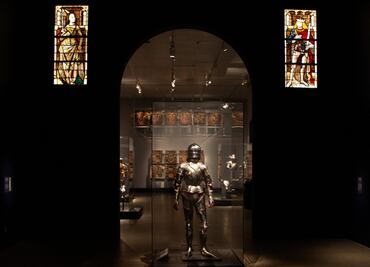 Maximiliano I, el emperador que conquistó con armaduras, artes marciales y esculturas