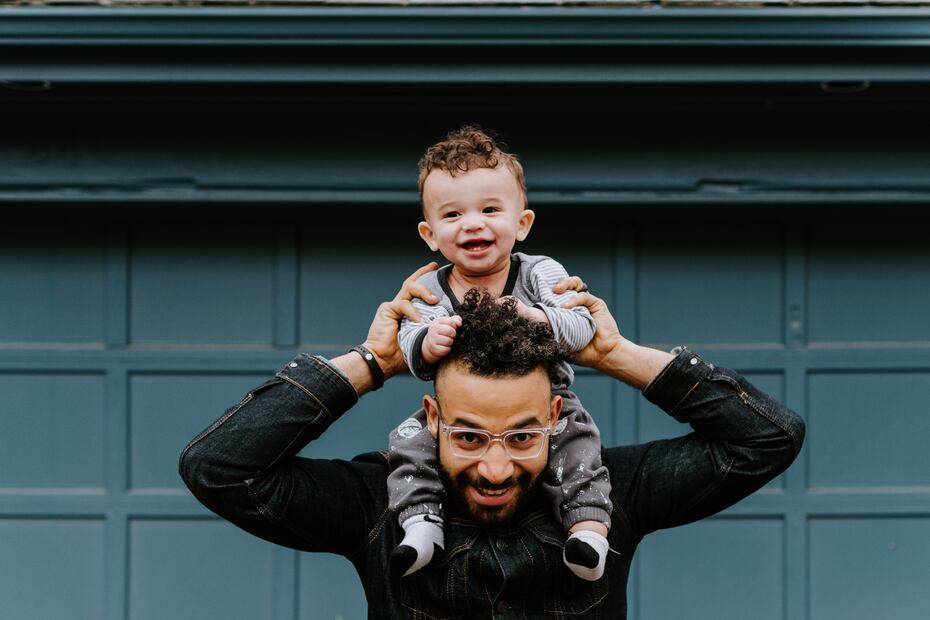 Padre se confunde de hijo en parque de juegos (Fuente Unsplash)