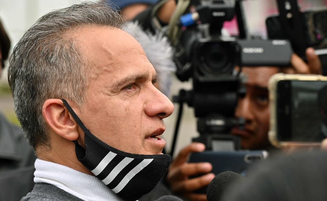 Israel Vallarta habla con los medios de comunicación afuera del Centro Federal de Readaptación Social Número 1 luego de pasar más de 19 años esperando sentencia, en el municipio de Almoya de Juárez, Estado de México, el 1 de agosto de 2025. Foto: Mario Vazquez / AFP