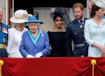 Quiénes son los miembros sénior de la Casa Real británica y qué funciones tienen Enrique y Meghan