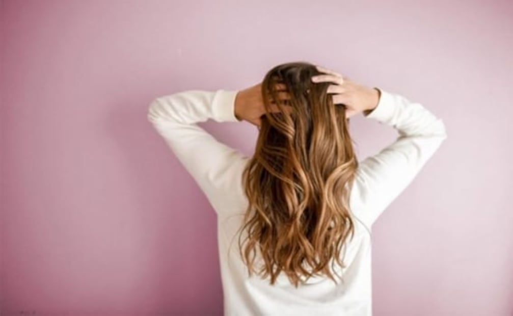 Los tips más efectivos para cuidar y reparar el pelo teñido