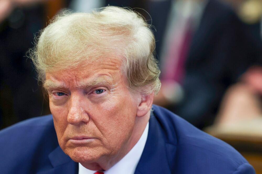 El expresidente estadounidense Donald Trump, en los alegatos finales en el juicio por fraude civil de la Organización Trump en la Corte Suprema del Estado de Nueva York en el distrito de Manhattan, el 11 de enero pasado. Foto: AP
