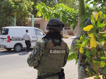 Abandonan cuerpo frente a preparatoria en Culiacán; tenía impactos de bala