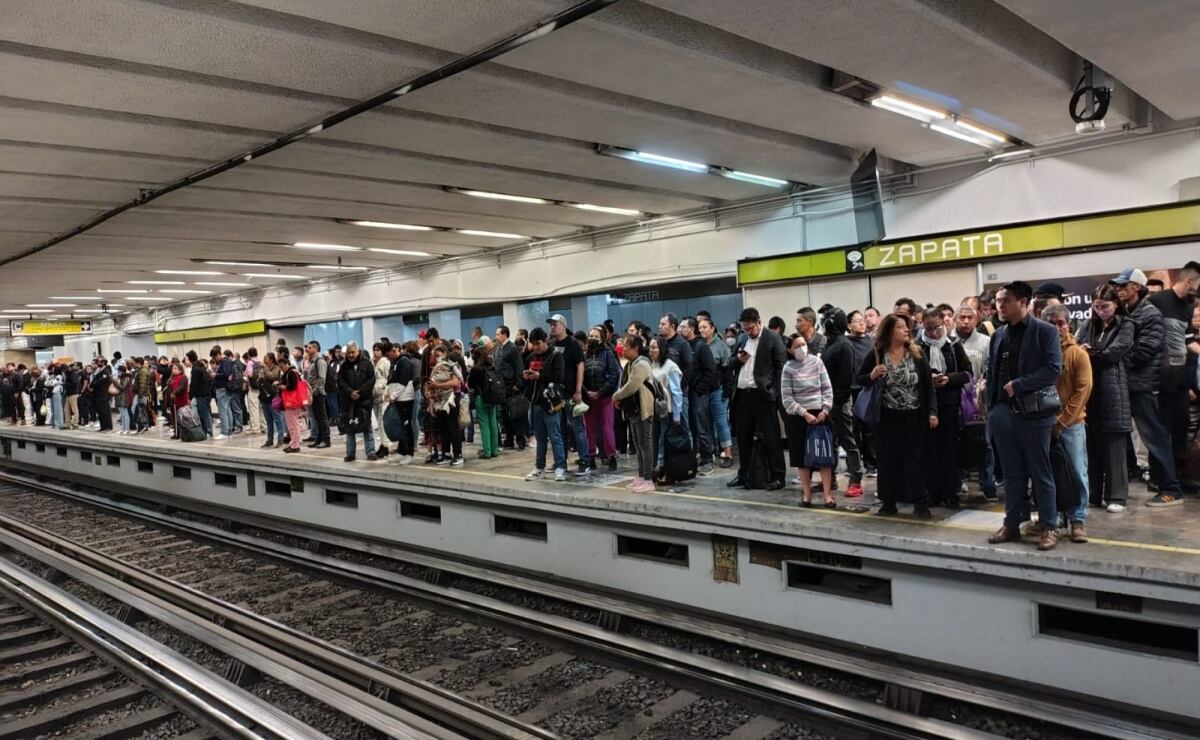Metro CDMX; usuarios reportan esperas de hasta 40 minutos. Foto: Arantxa Meave