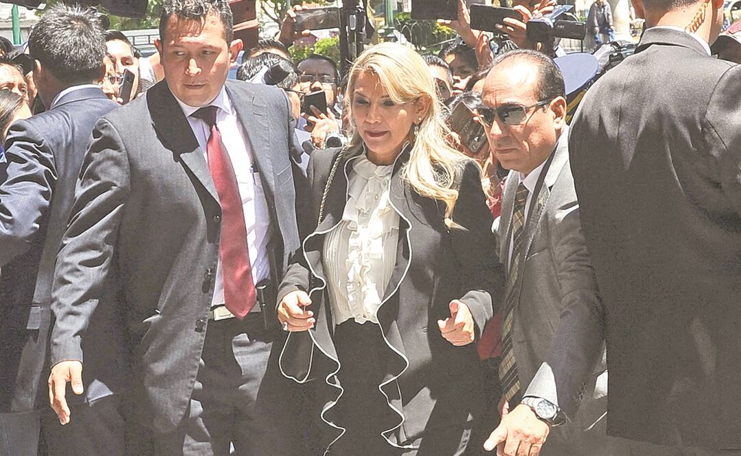 Jeanine Áñez denunció que buscan detenerla por la crisis política y social de 2019. Foto: ARCHIVO AFP