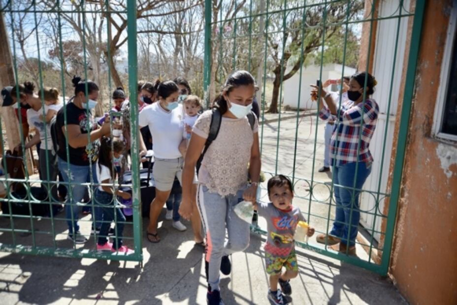 Mujeres migrantes acusan maltrato en albergue del DIF