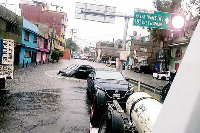 Ahora pega fuerte lluvia en Iztapalapa; 13 anegaciones