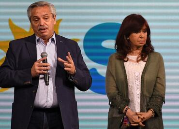 Presidente de Argentina cancela viaje a México por crisis en su gobierno