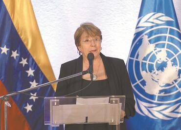 Expresidenta Bachelet insta al diálogo y pide a chilenos protestar "de forma pacífica"