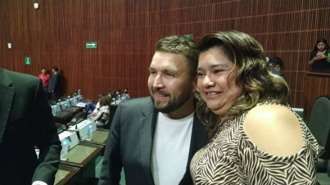 "Poncho" Lizárraga de El Recodo visita San Lázaro; "AMLO va muy bien", dice