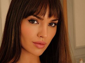 Eiza González pasea por San Miguel en skinny y botas militares