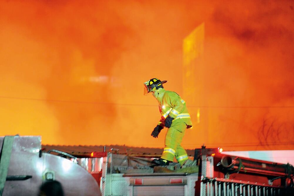 Afectaciones. El incendio ocurrido en febrero de 2013 y consumió entre 7 mil y 8 mil metros cuadrados de la nave mayor del centro de abasto (ESPECIAL)