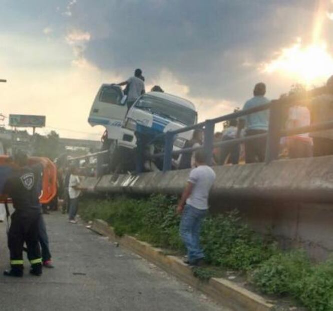 Choque en Naucalpan deja 12 lesionados, algunos de gravedad