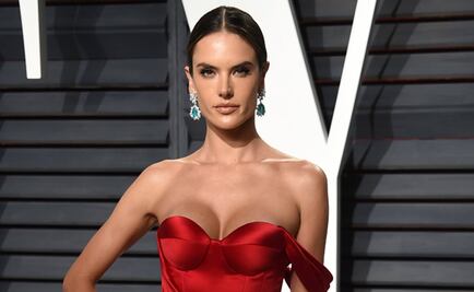 Alessandra Ambrosio celebra desnuda a EU