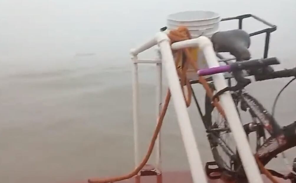 En la zona turistica Pátzcuaro, Michoacán, donde se registró una intensa lluvia lo cual provoco una neblina. Foto: Captura de video