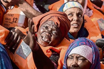 Barcelona recibirá barco con 60 migrantes