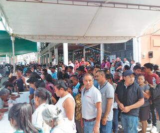 En medio de tensión realizan elecciones en Oaxaca