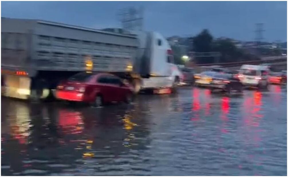 Lluvia provoca intensa carga vehicular en la autopista México-Pachuca. Foto: Especial