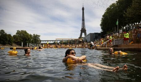 FOTOS: París vuelve a reabrir el río Sena para bañistas tras más de un siglo cerrado