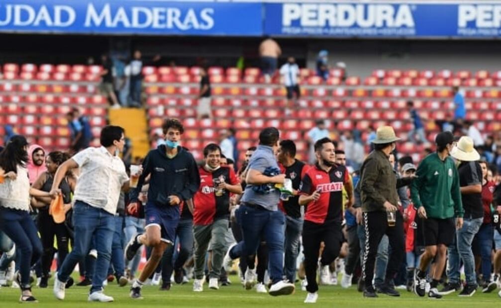 Violencia en estadios de futbol, una herida abierta en Latinoamérica