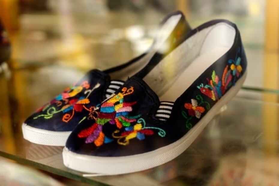 Carolina Herrera causa indignación a artesanas por plagio de sus diseños